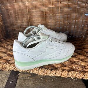 Reebok Women's White Classic Leather Athletic Running Shoes Size 9.5